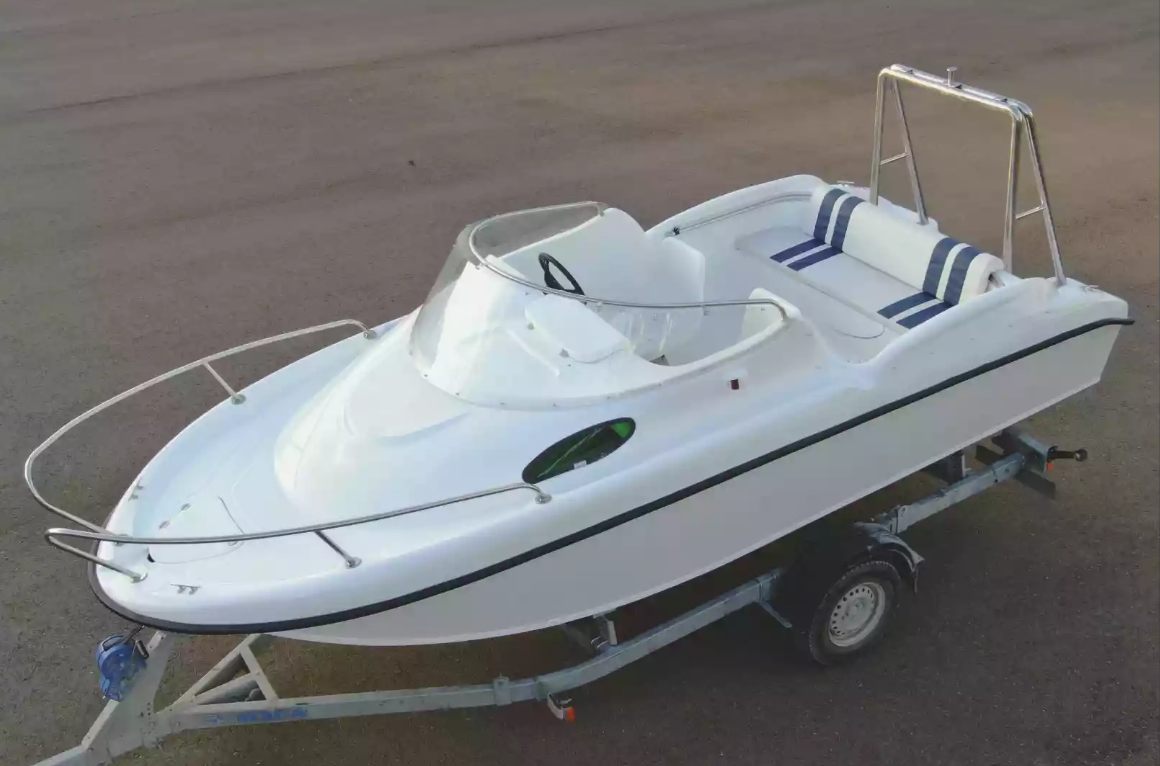 Комбинированный катер Neman-530 с каютой в Красноярске