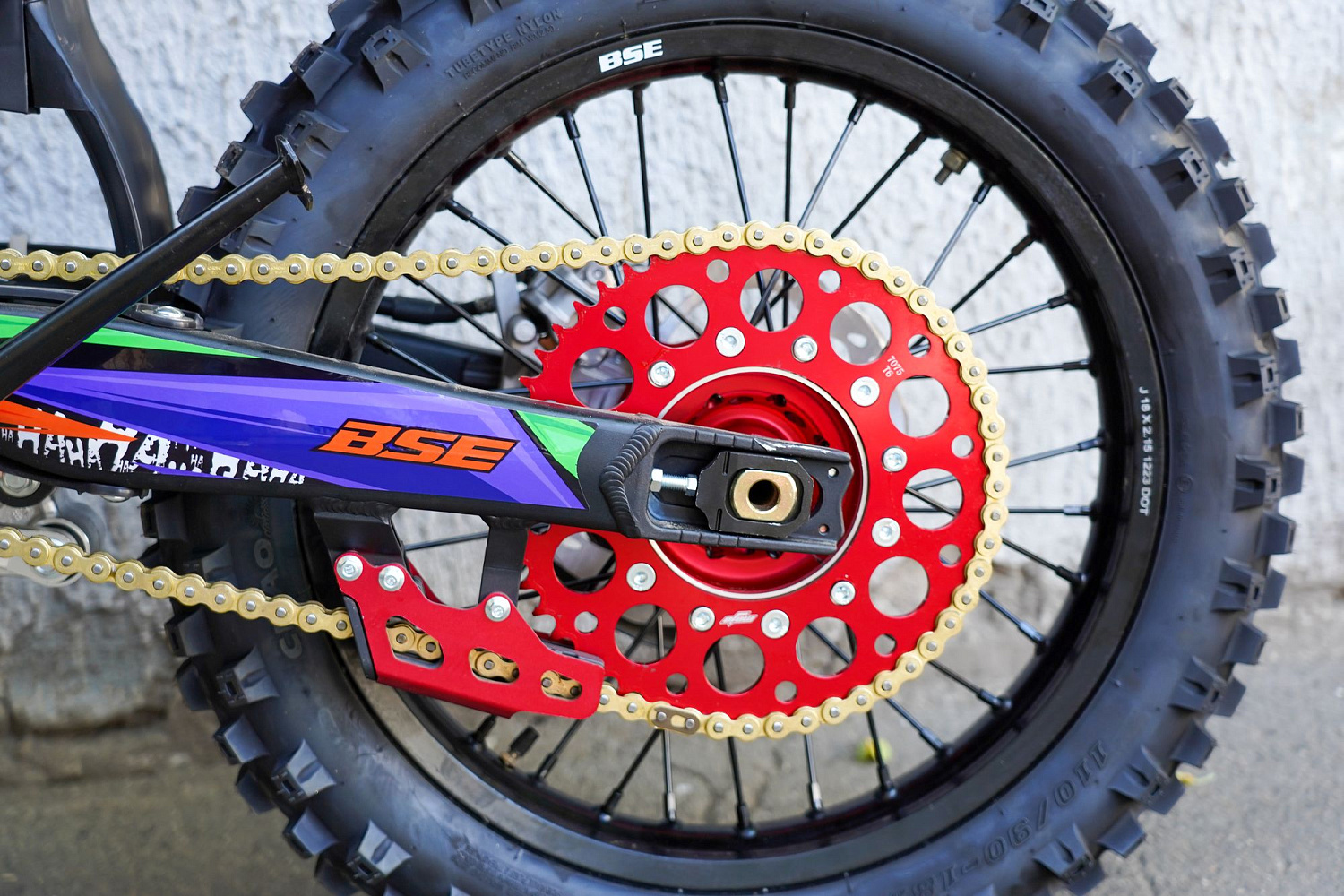 Эндуро / кроссовый мотоцикл BSE T7 Joker (ZS174-5А) Sport в Красноярске Эндуро / кроссовый мотоцикл BSE T7 Joker (ZS174-5А) Sport в Красноярске