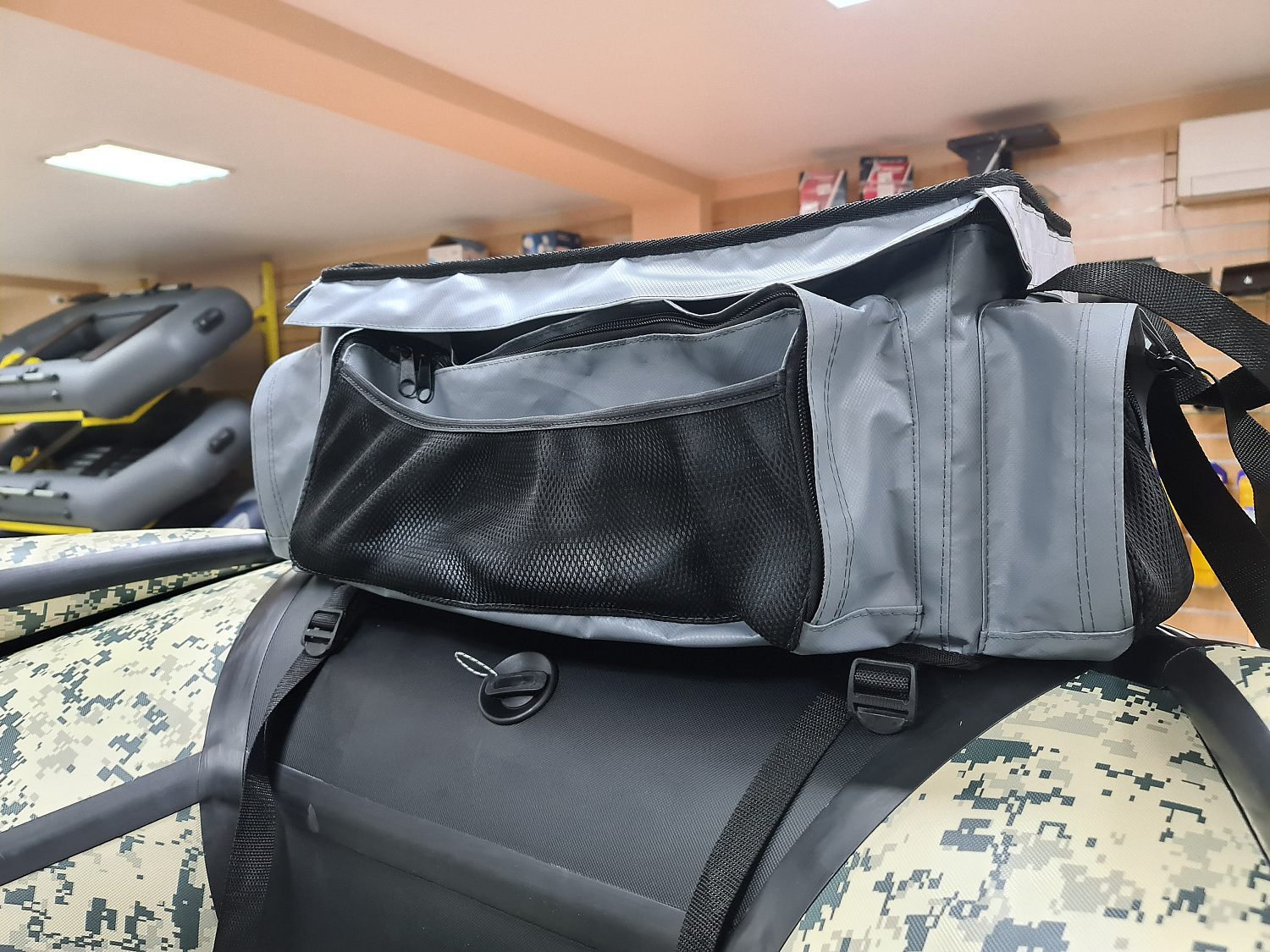 СУМКА ЛЮКС НА БАЛЛОН ДЛЯ ЛОДОК ПВХ 50Х25Х25 СМ в Красноярске СУМКА ЛЮКС НА БАЛЛОН ДЛЯ ЛОДОК ПВХ 50Х25Х25 СМ в Красноярске